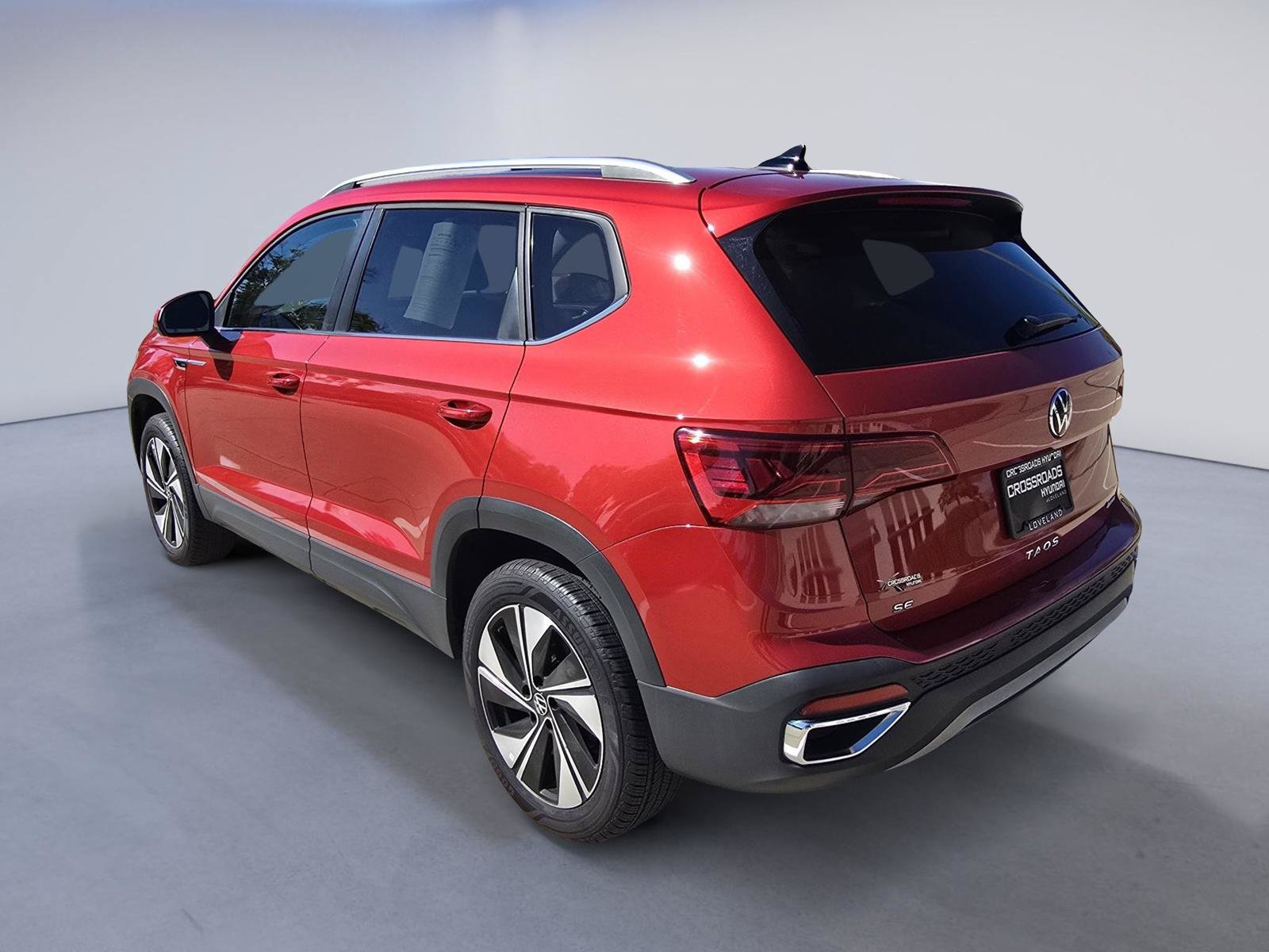 Used 2024 Volkswagen Taos SE w/ Panoramic Sunroof Package AWD/4WD image 3
