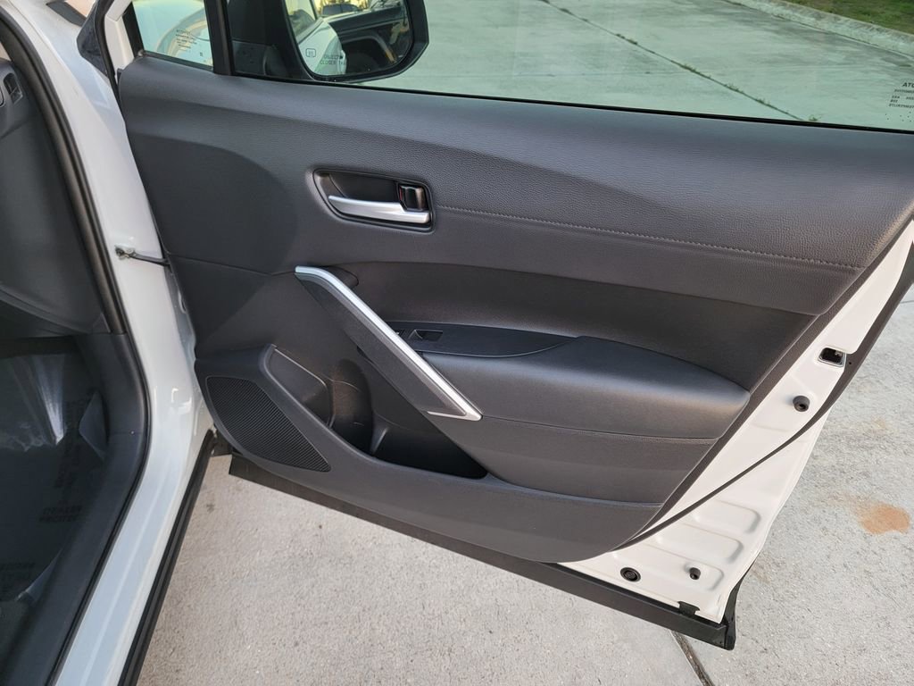 Used 2022 Toyota Corolla Cross XLE w/ Convenience Package image 13