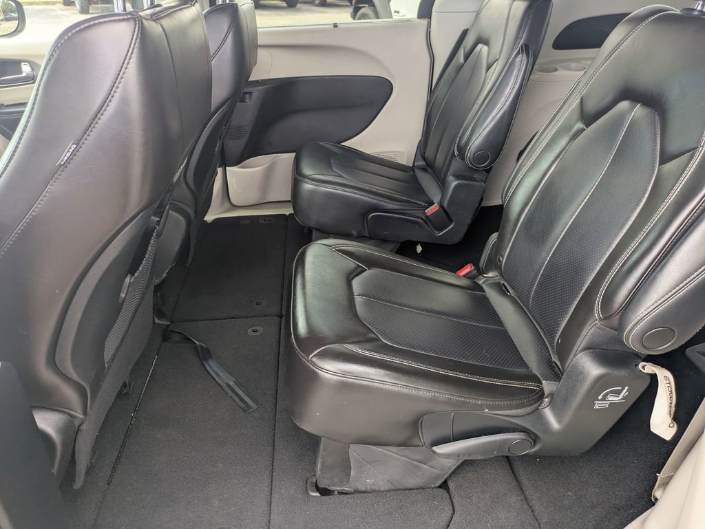 Used 2023 Chrysler Pacifica Touring-L image 26