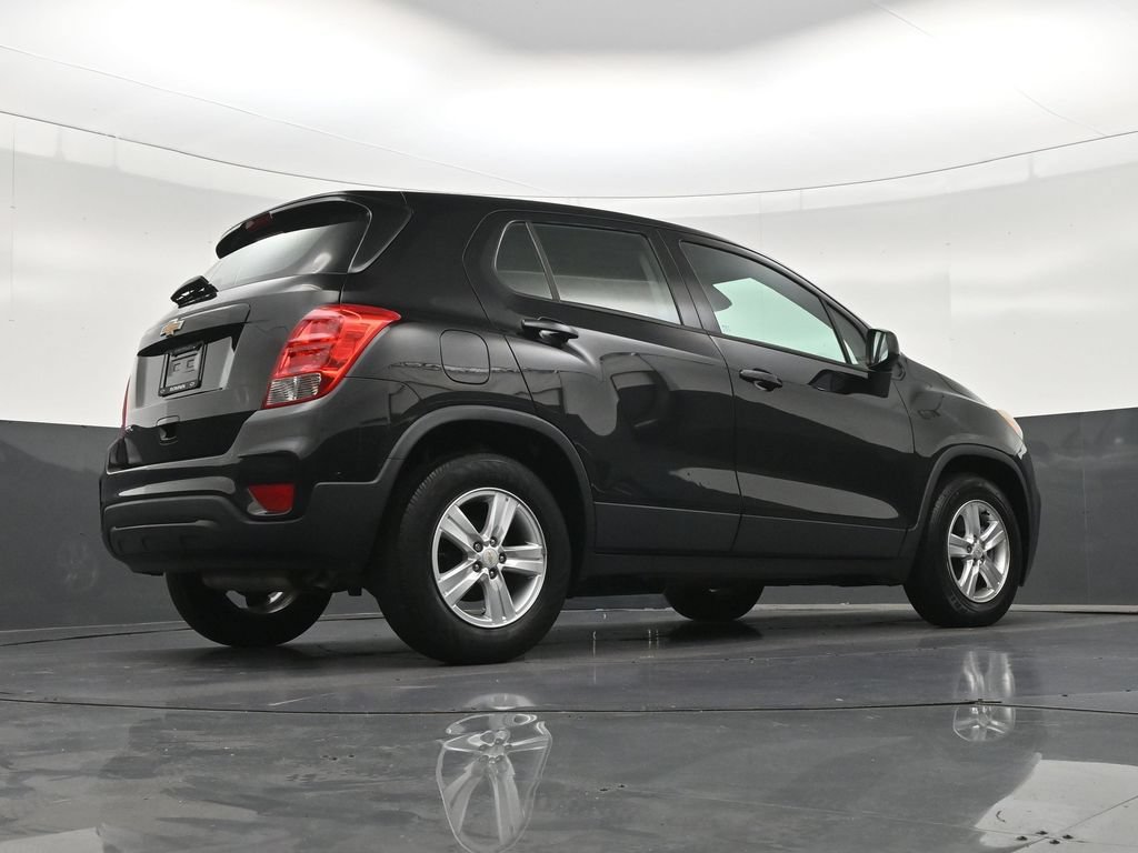 Used 2021 Chevrolet Trax LS FWD image 32