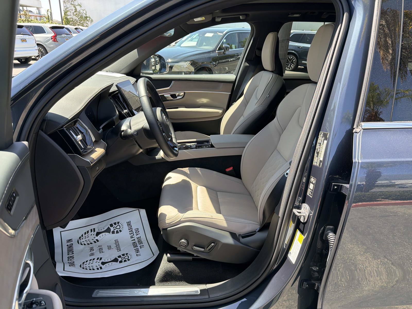 Used 2026 Volvo XC90 B6 Core AWD/4WD image 17