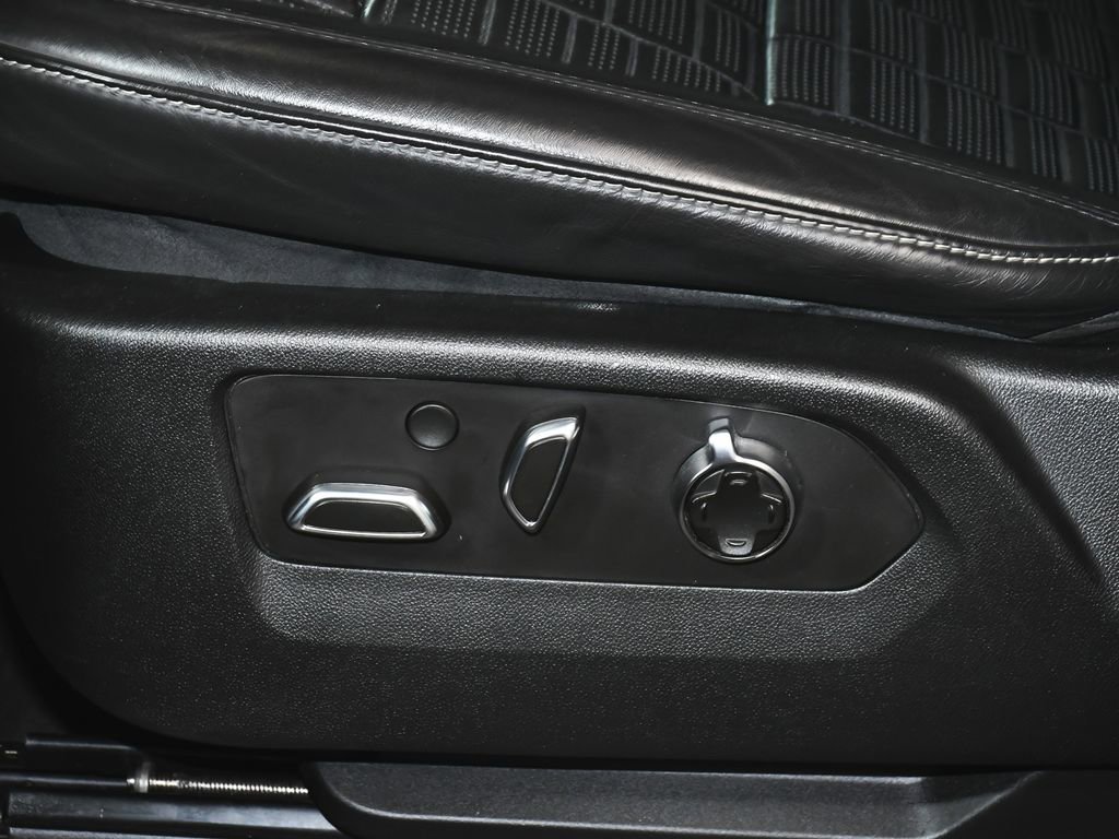 Used 2022 Cadillac Escalade Premium Luxury Platinum image 45