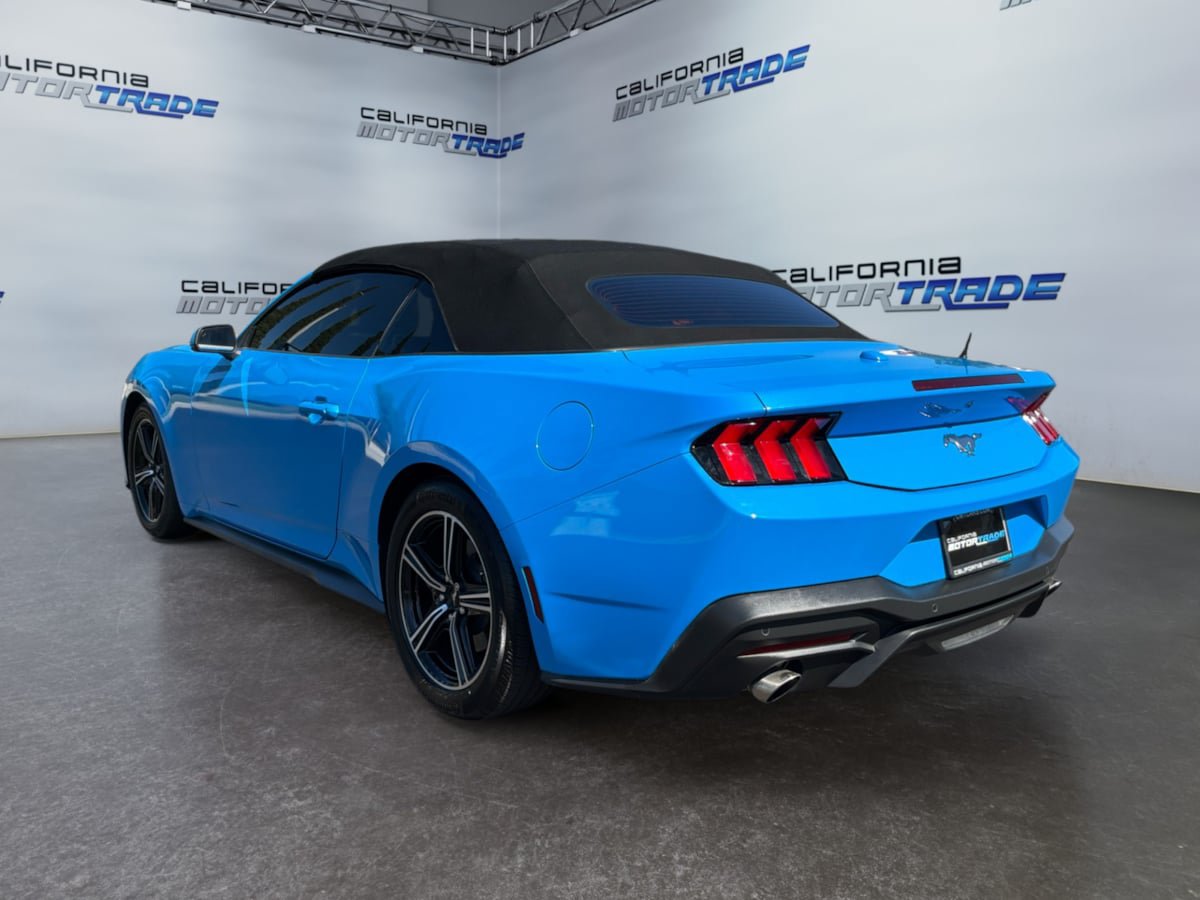 Used 2025 Ford Mustang Convertible RWD image 7