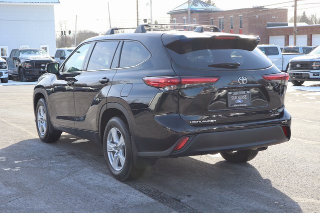Used 2022 Toyota Highlander LE image 19