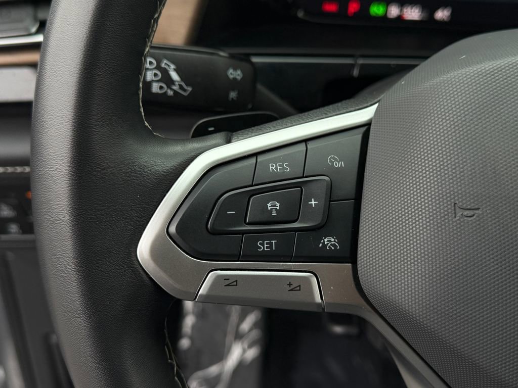 Used 2024 Volkswagen Atlas SE image 37