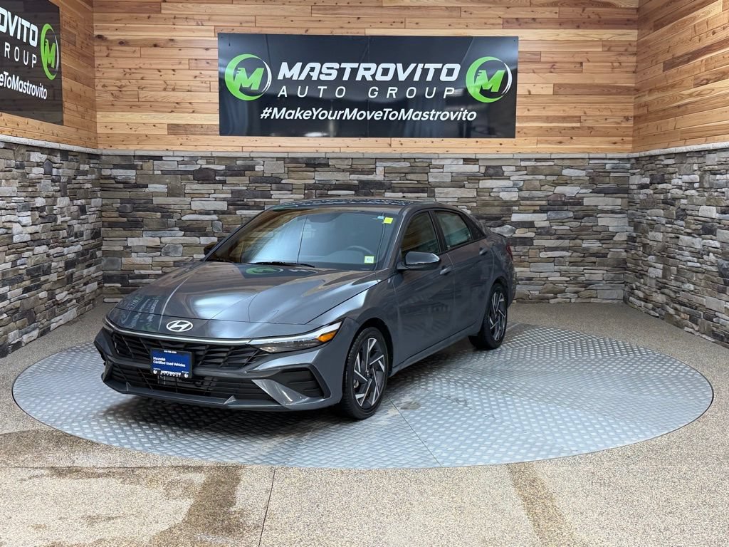 Used 2025 Hyundai Elantra SEL FWD image 4