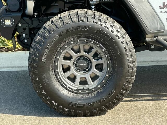 Used 2023 Jeep Gladiator Rubicon w/ Trailer Tow Package AWD/4WD image 34