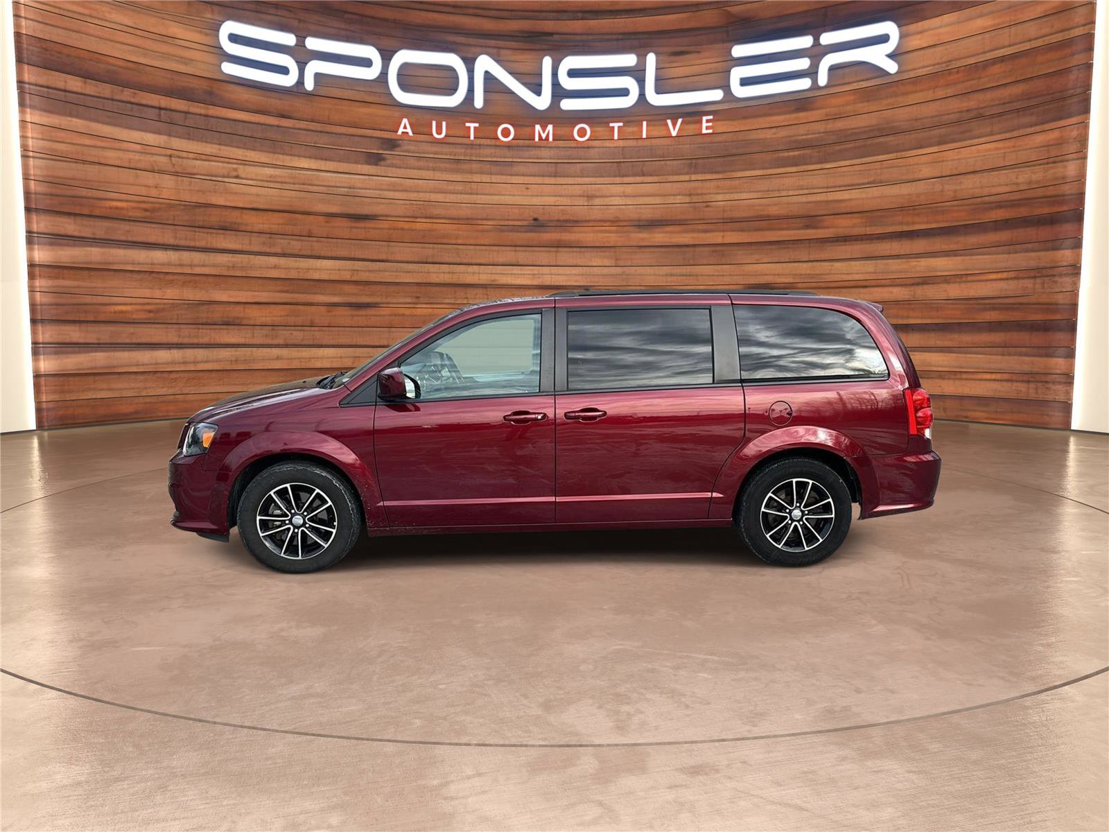 Used 2018 Dodge Grand Caravan GT image 2