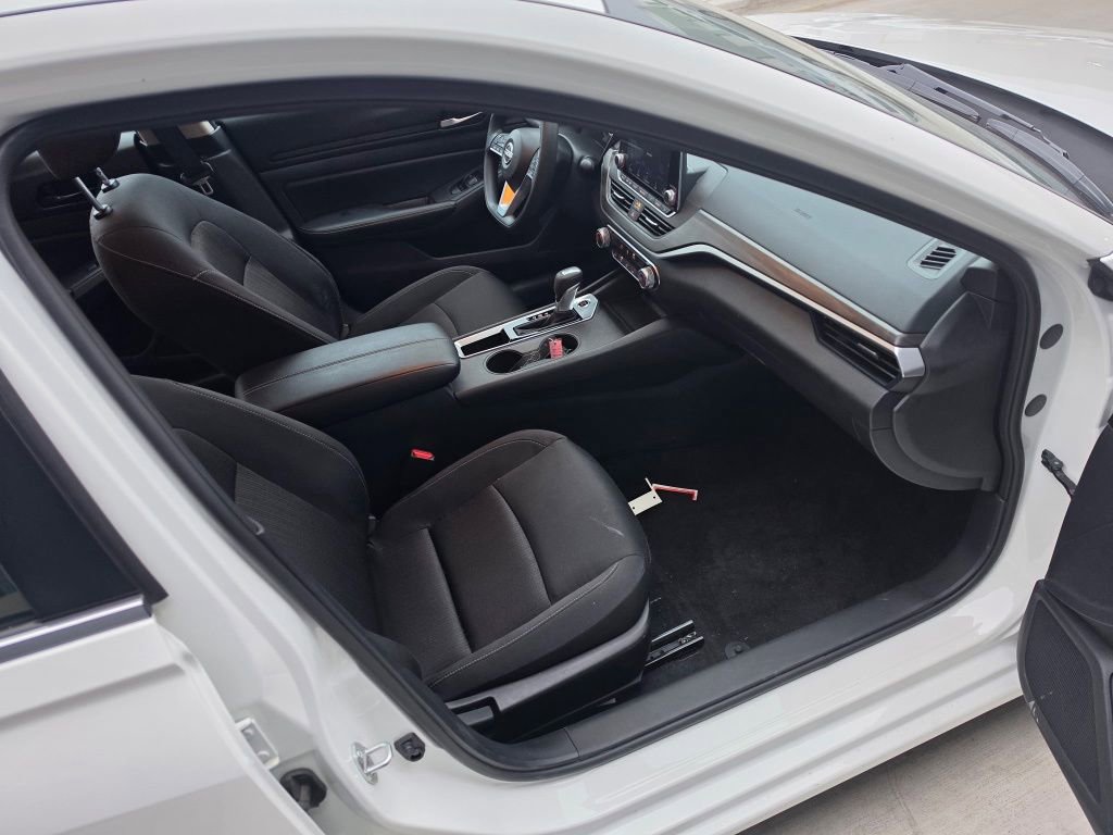 Used 2025 Nissan Altima 2.5 SV image 16