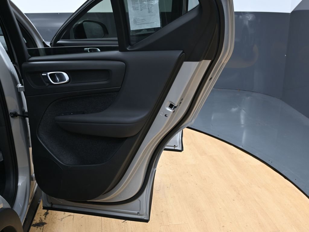 Used 2025 Volvo EX40 Core AWD/4WD image 35