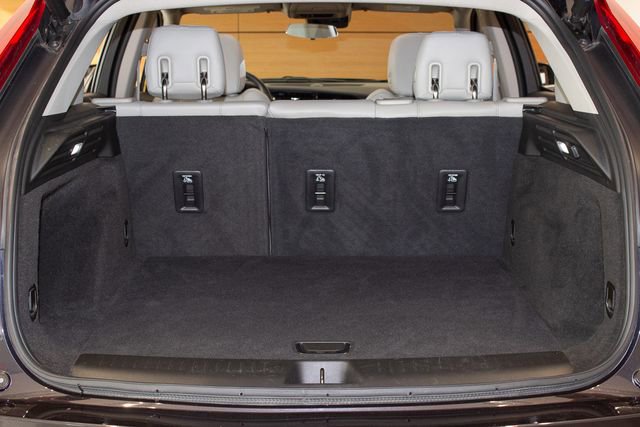 Used 2023 Cadillac XT4 Luxury w/ Cold Weather Package AWD/4WD image 14