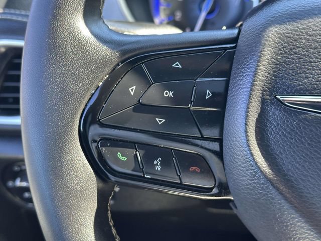 Used 2025 Chrysler Pacifica Limited FWD image 12