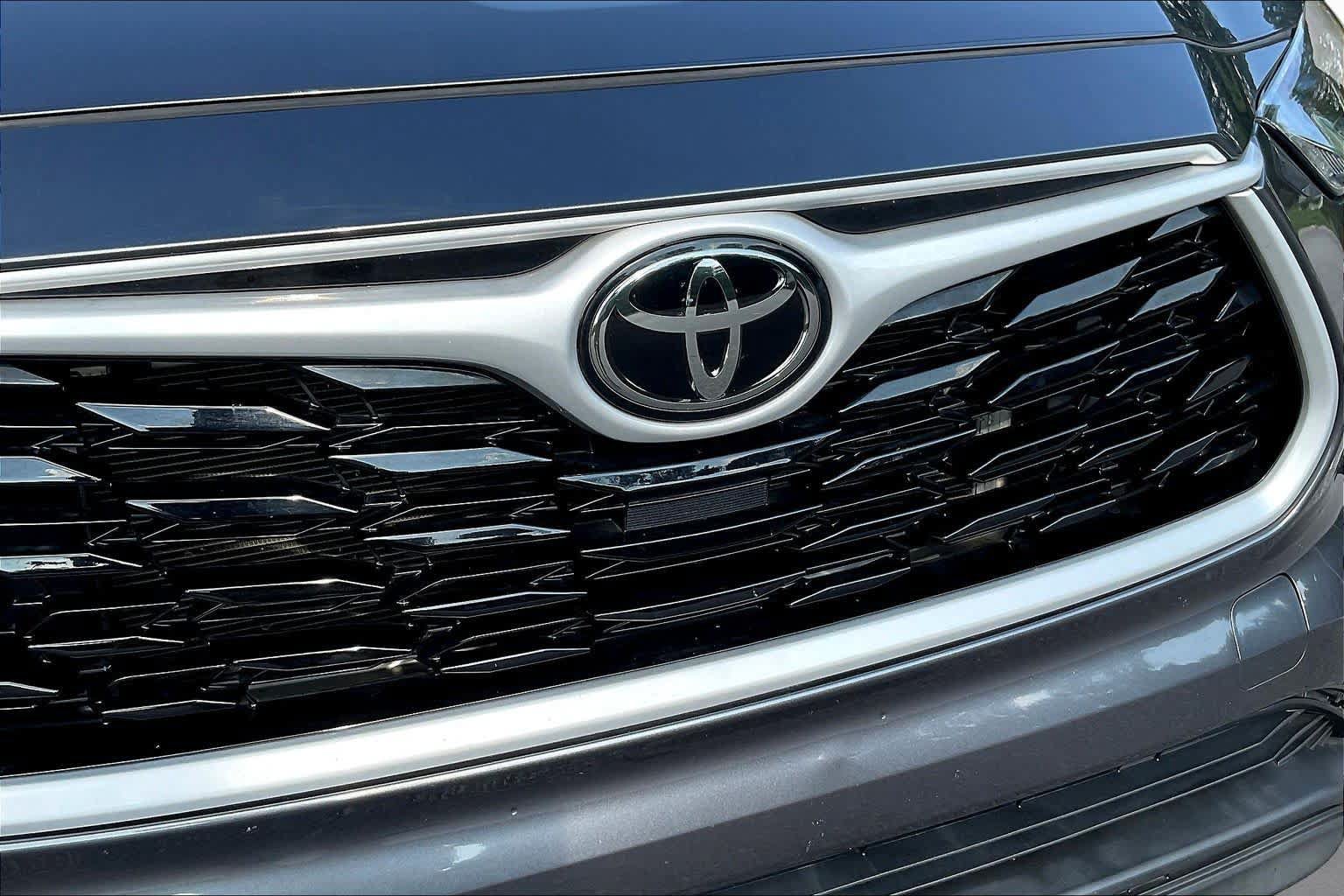 Used 2024 Toyota Highlander XLE FWD image 30