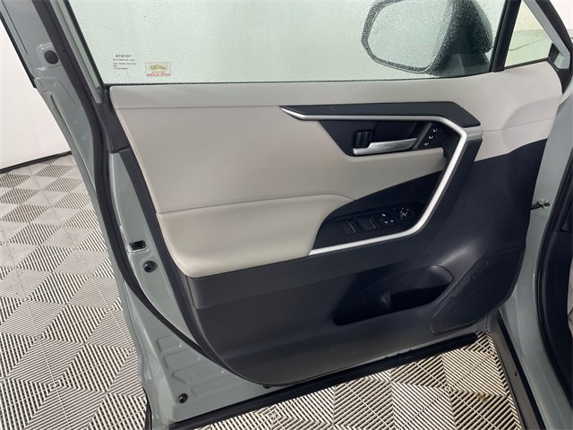 Used 2019 Toyota RAV4 XLE Premium image 17