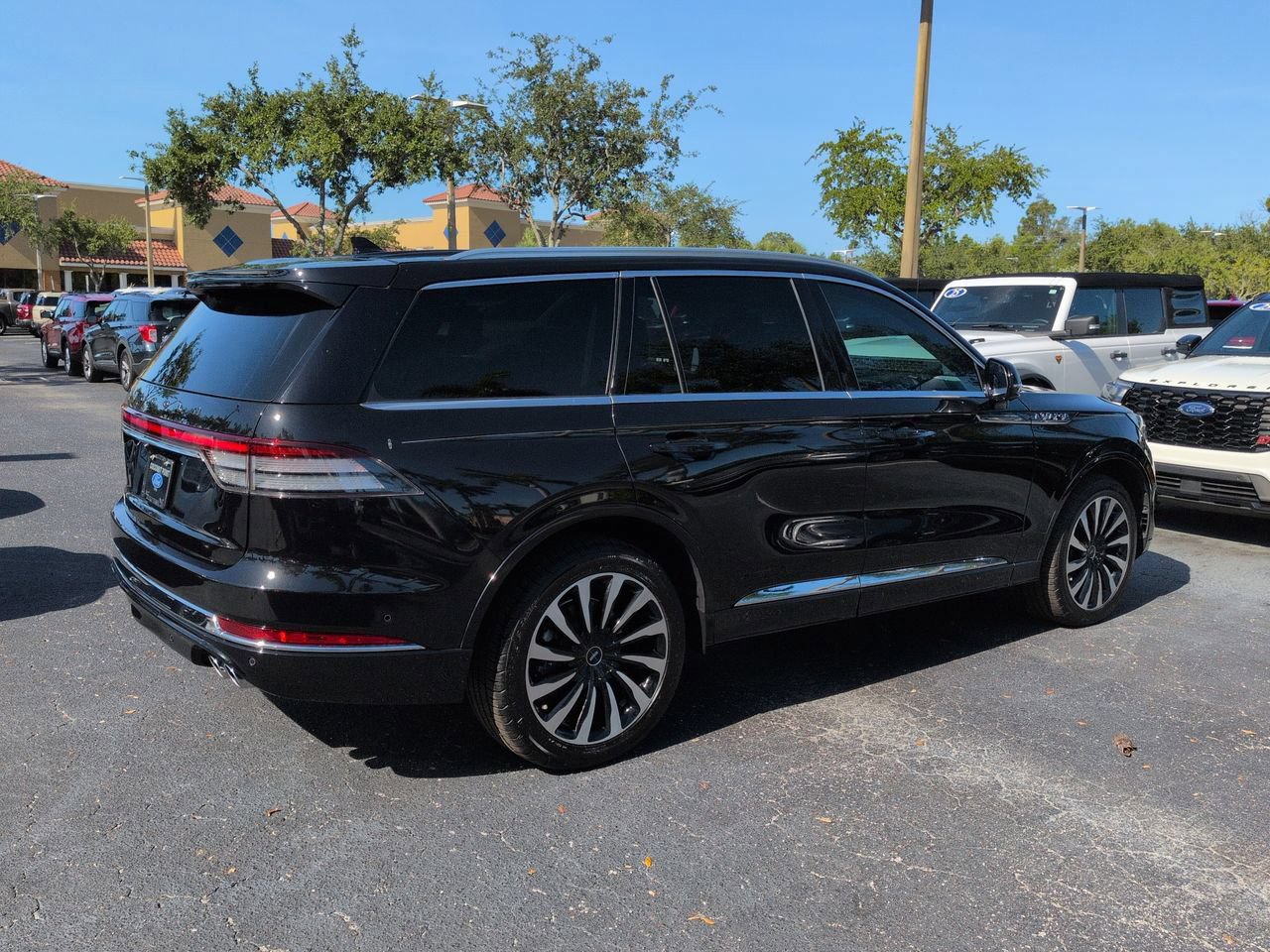 Used 2023 Lincoln Aviator Black Label Grand Touring w/ Class IV Trailer Tow Package AWD/4WD image 4