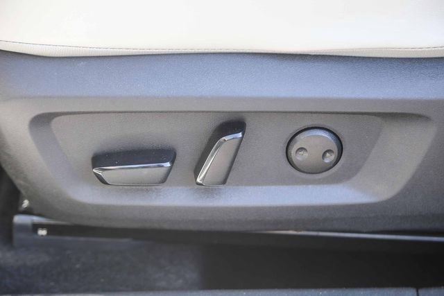 Used 2025 Nissan Rogue SV w/ SV Premium Package image 22