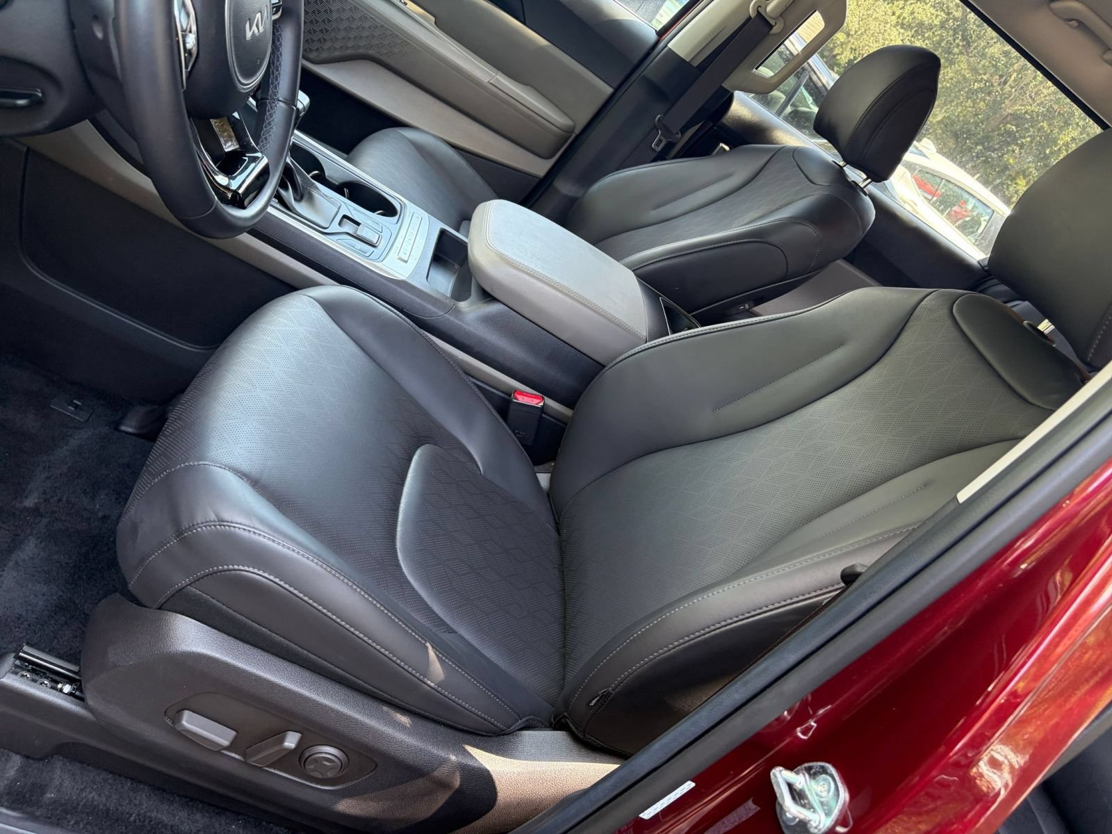 Used 2026 Kia Carnival FWD image 39