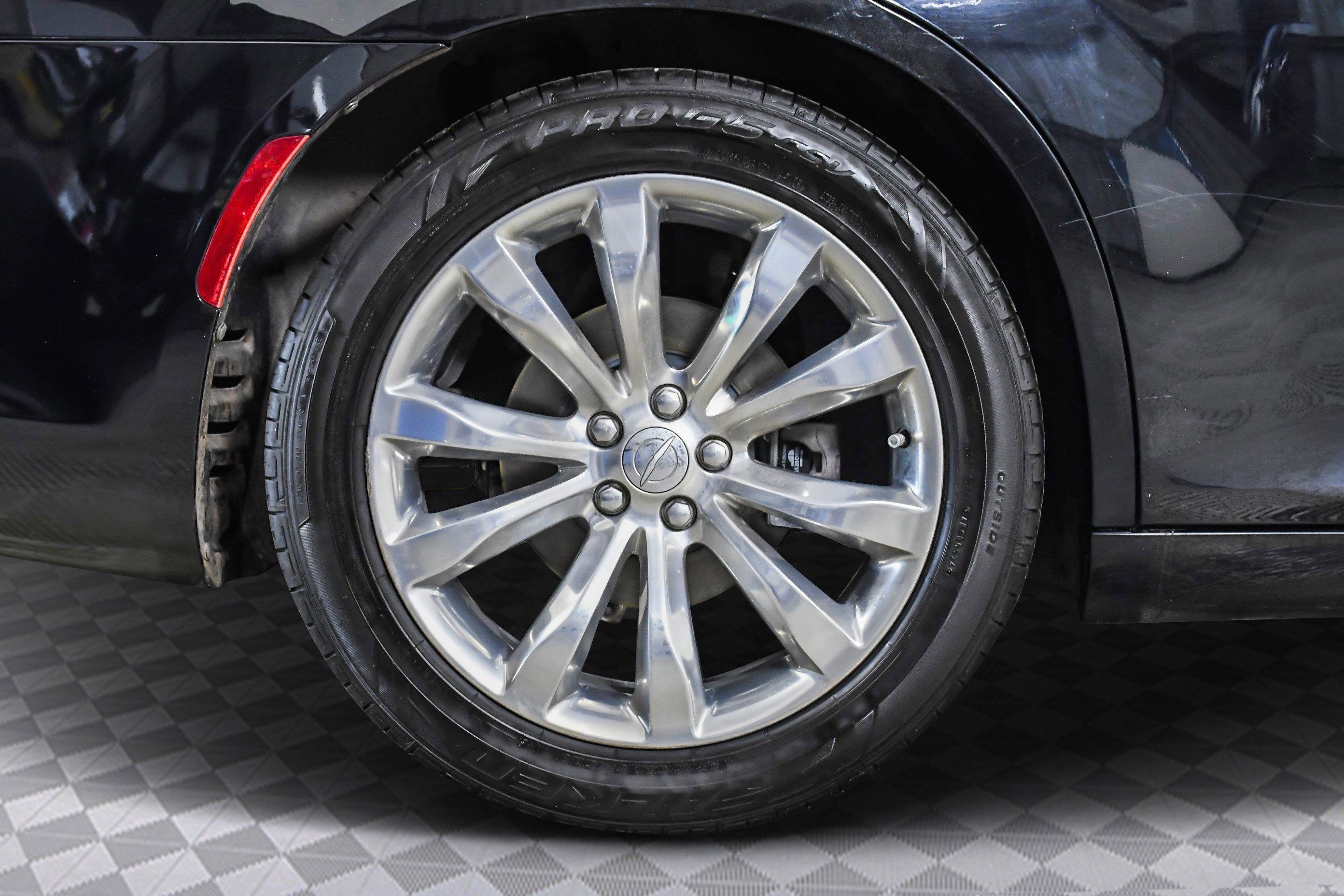 Used 2019 Chrysler 300 Touring L w/ Quick Order Package 22F image 35