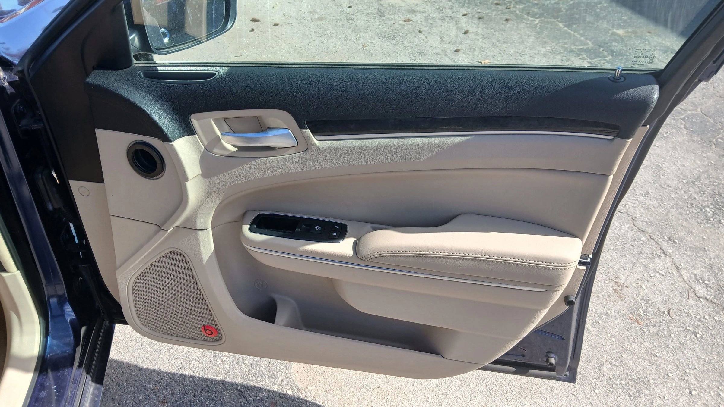 Used 2013 Chrysler 300 w/ Driver Convenience Group RWD image 18