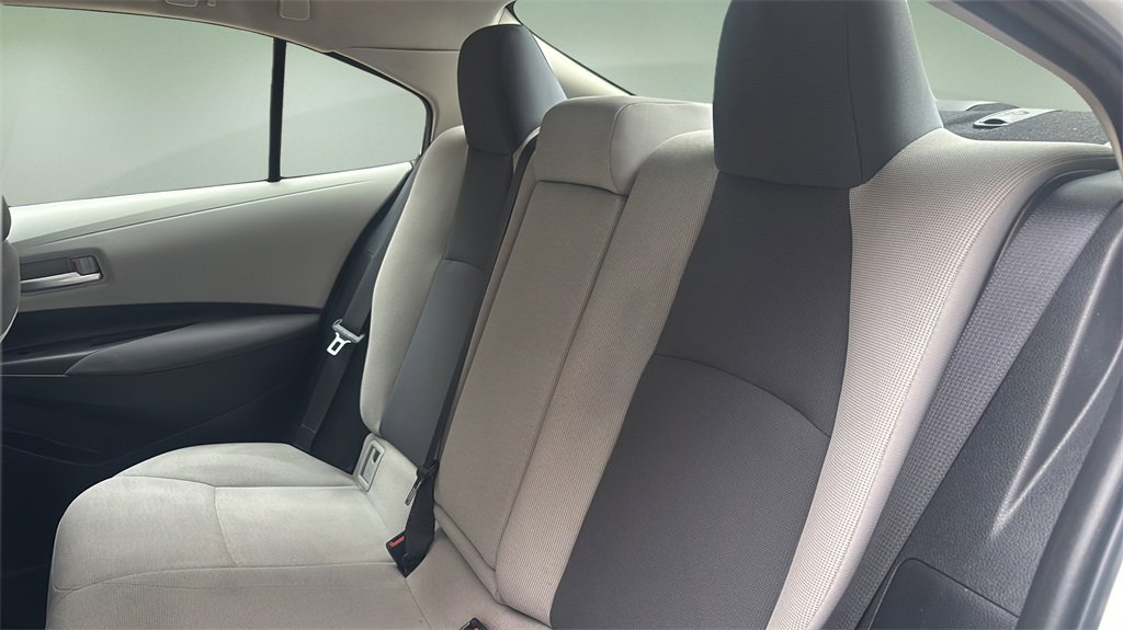 Used 2021 Toyota Corolla LE image 12