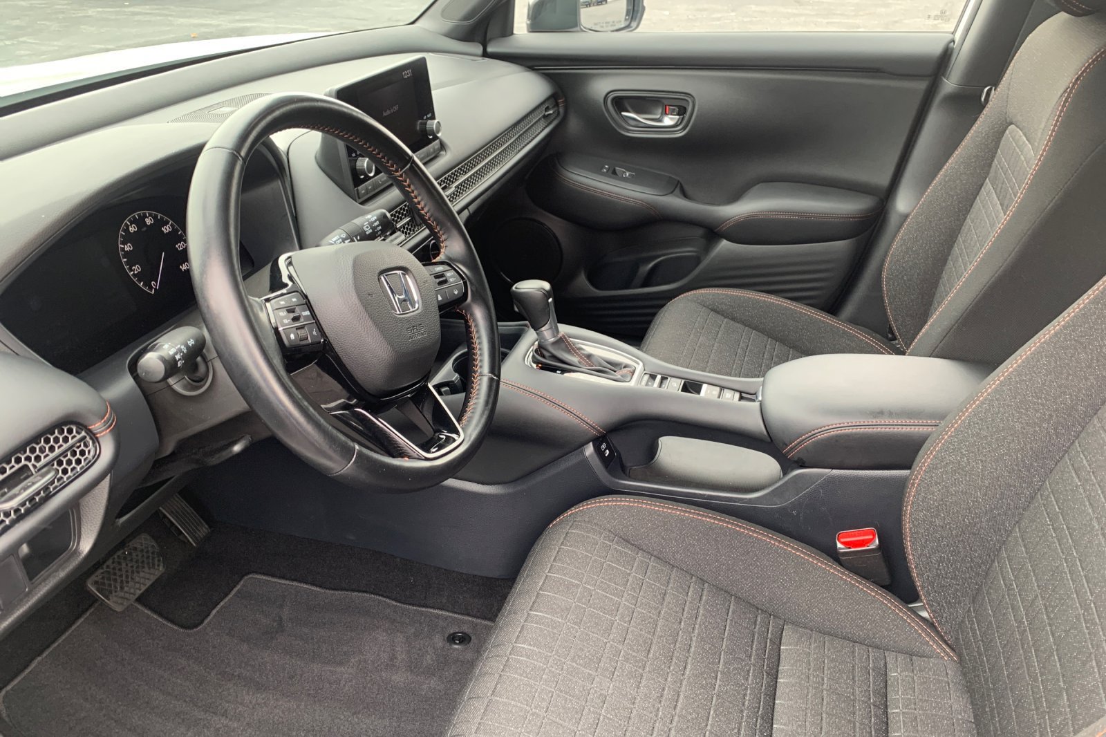 Used 2025 Honda HR-V Sport image 12