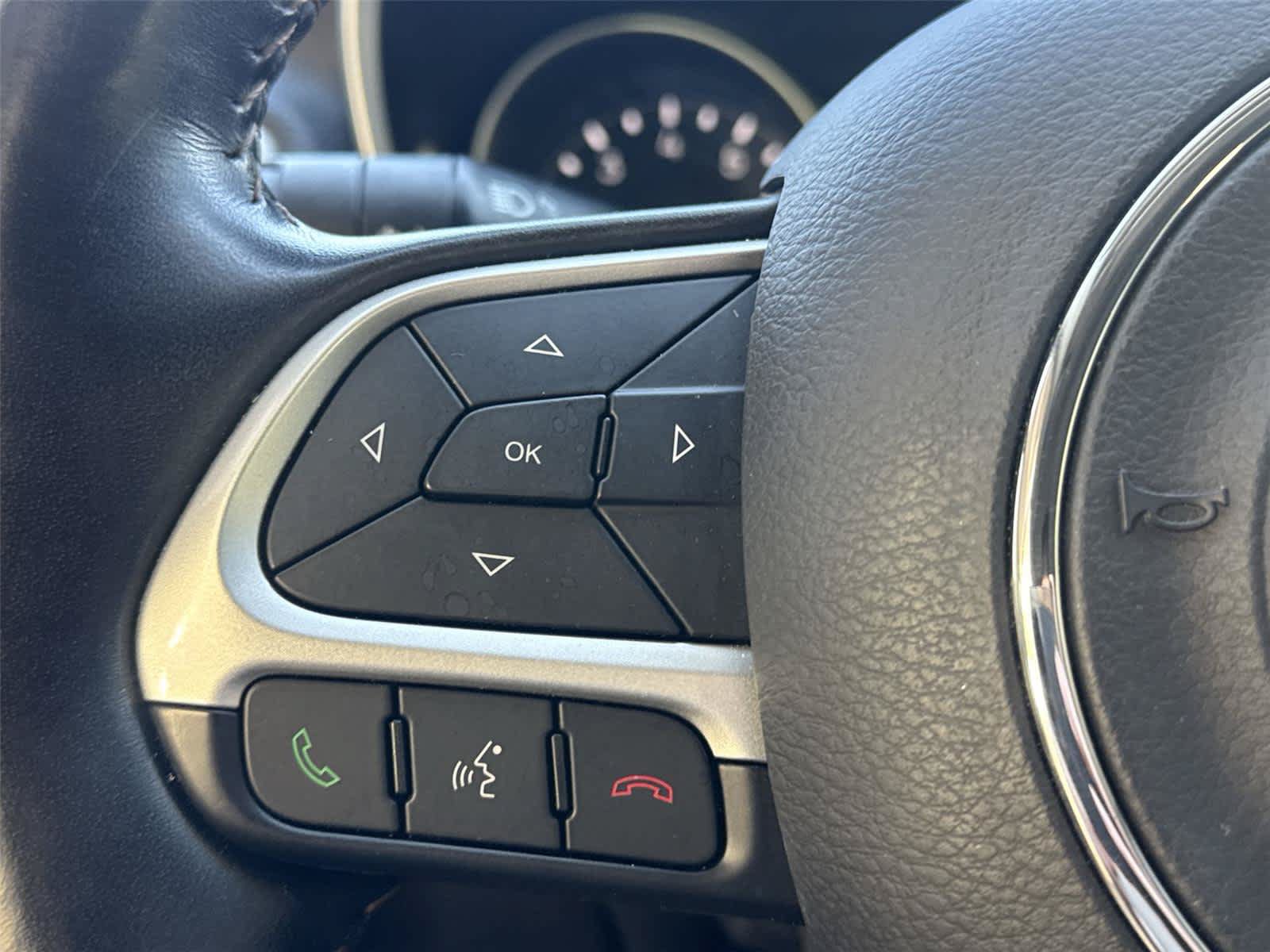 Used 2019 Jeep Compass Latitude w/ Cold Weather Group AWD/4WD image 23