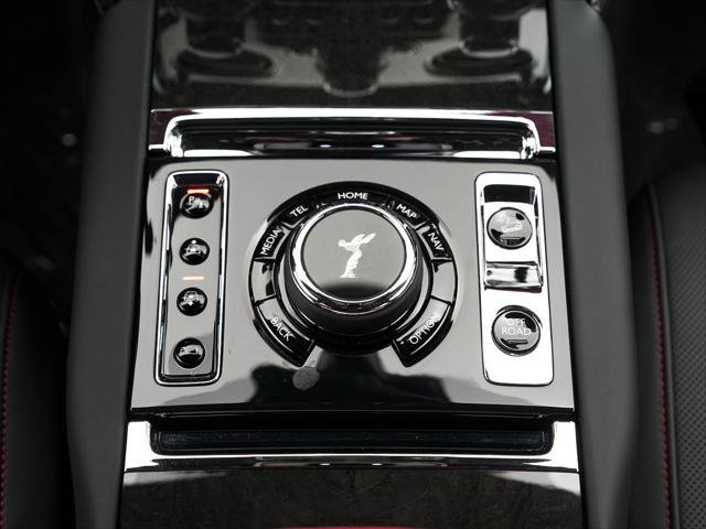 Certified 2025 Rolls-Royce Cullinan AWD/4WD image 32