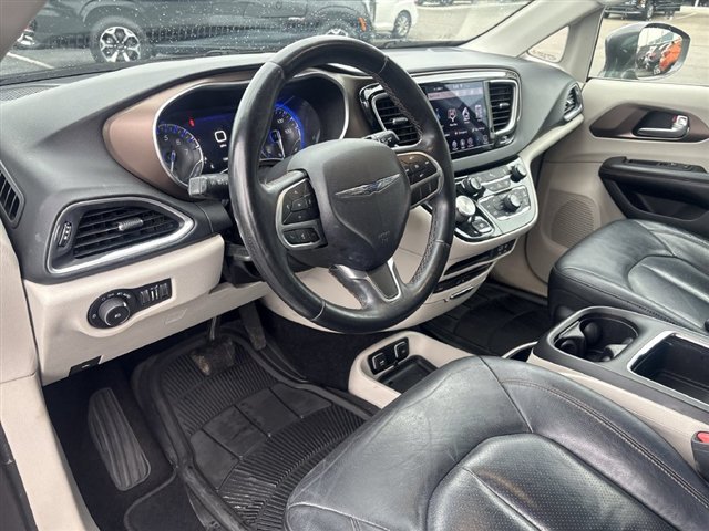 Used 2018 Chrysler Pacifica Touring-L Plus FWD image 10