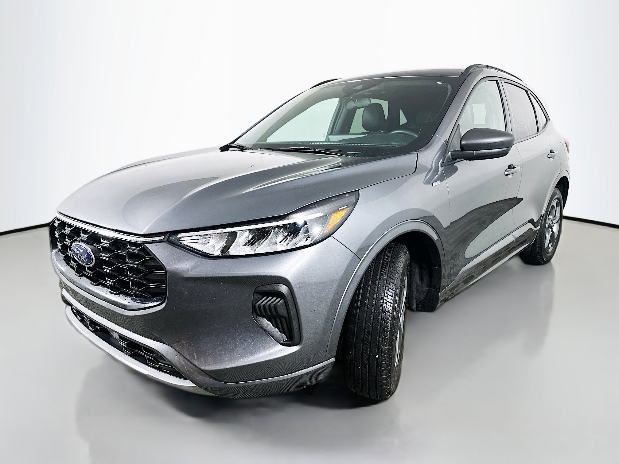 Used 2023 Ford Escape ST-Line w/ Tech Pack #1 AWD/4WD image 3