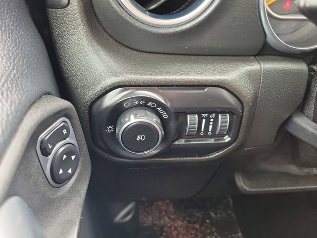 Used 2019 Jeep Wrangler Unlimited Sahara AWD/4WD image 21