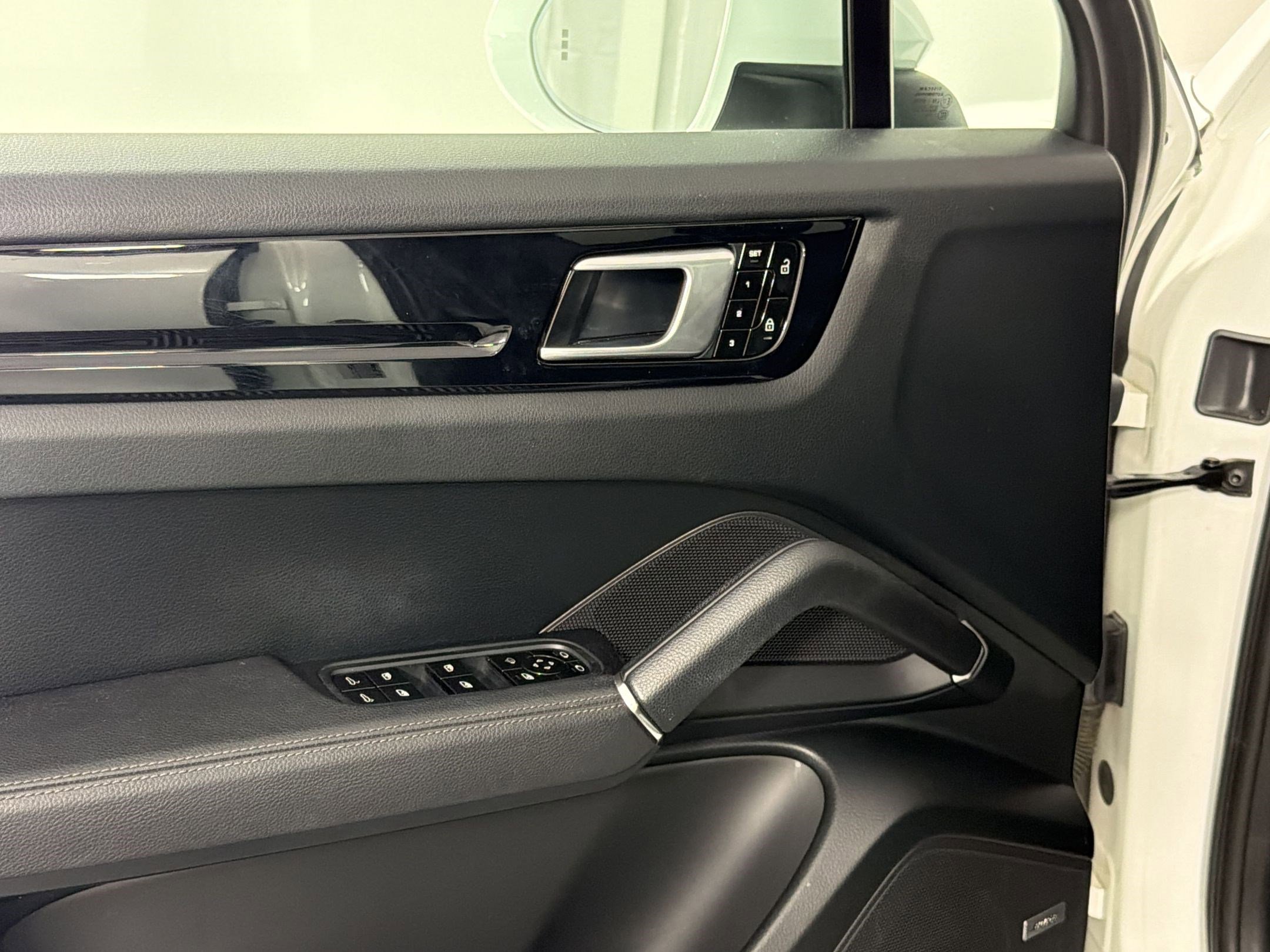 Certified 2019 Porsche Cayenne S image 13