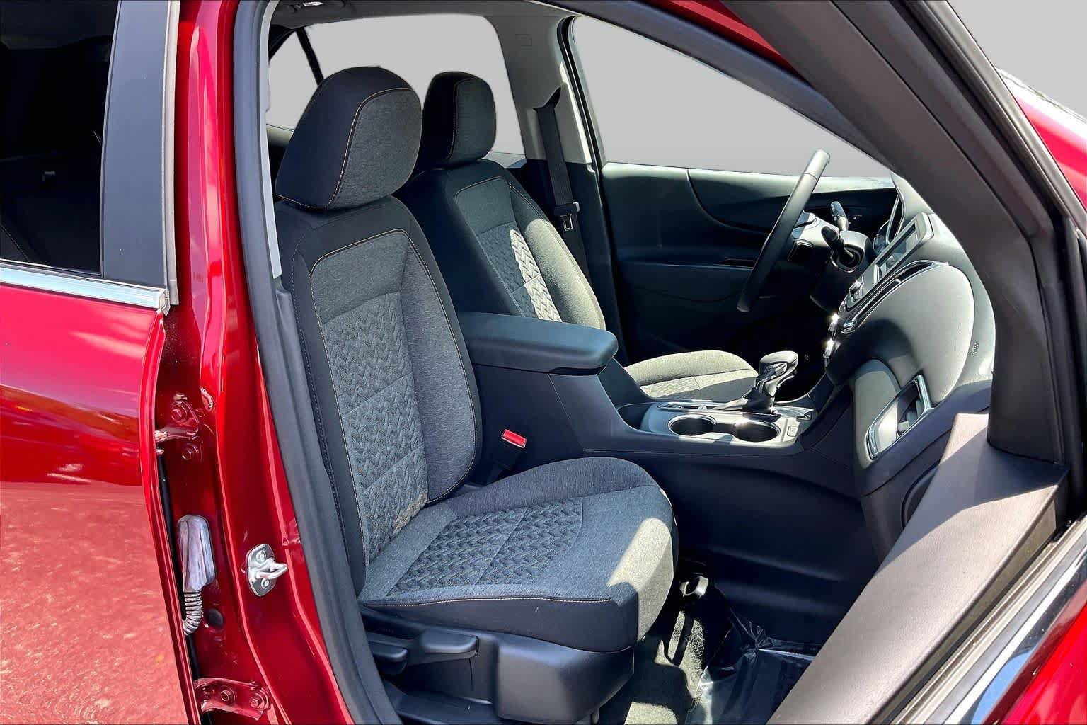 Used 2024 Chevrolet Equinox LT w/ LPO, Floor Liner Package FWD image 8