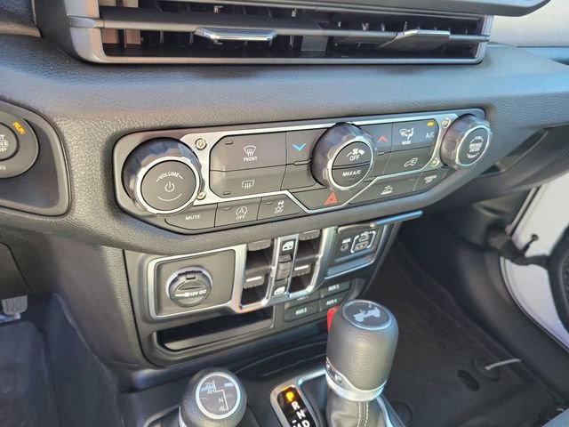 Used 2025 Jeep Wrangler Sport image 19