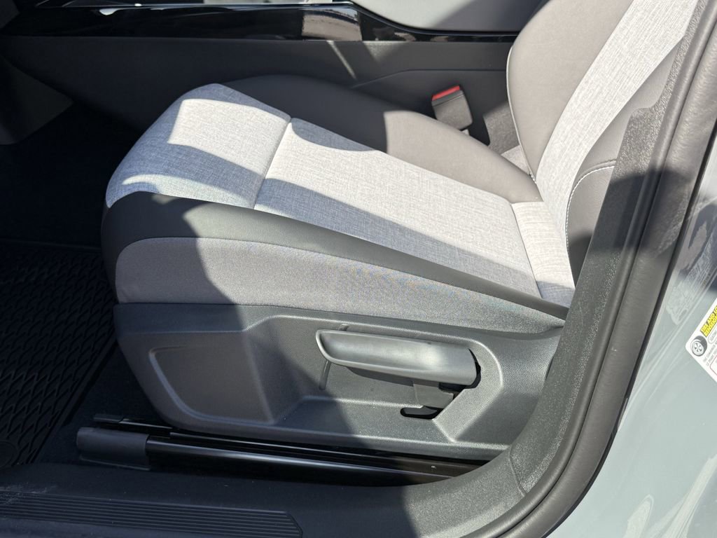 New 2025 Volkswagen ID.4 Pro image 13