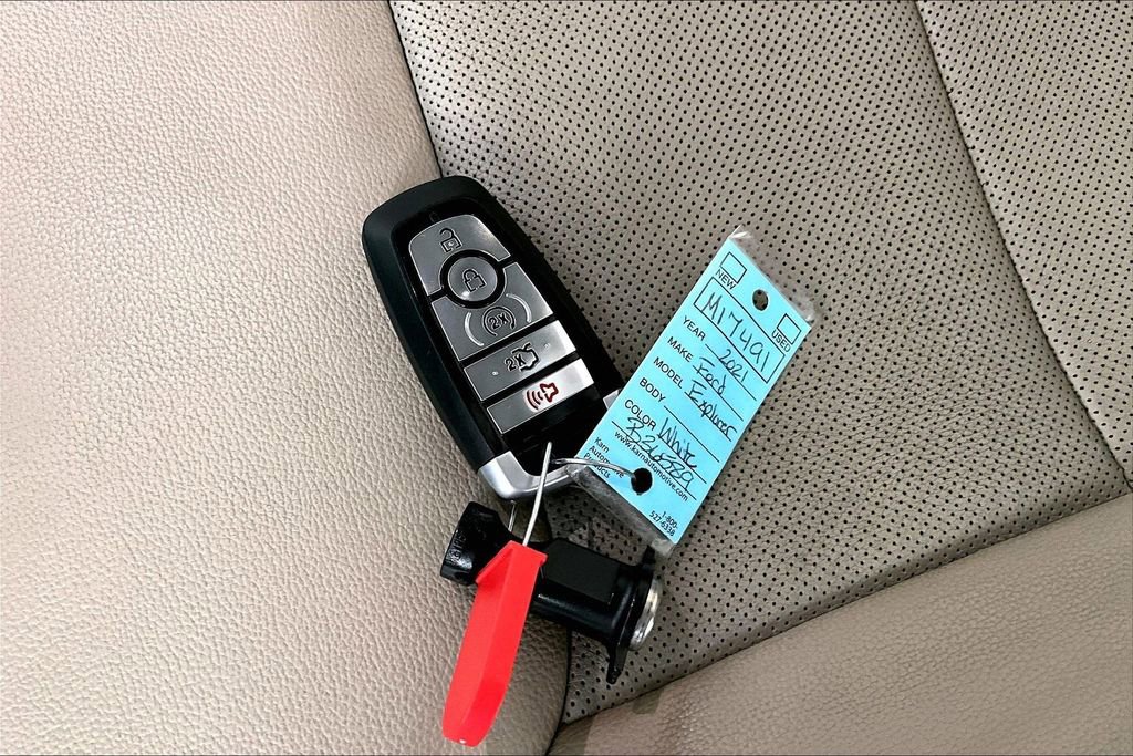 Used 2021 Ford Explorer Limited w/ Equipment Group 301A image 10