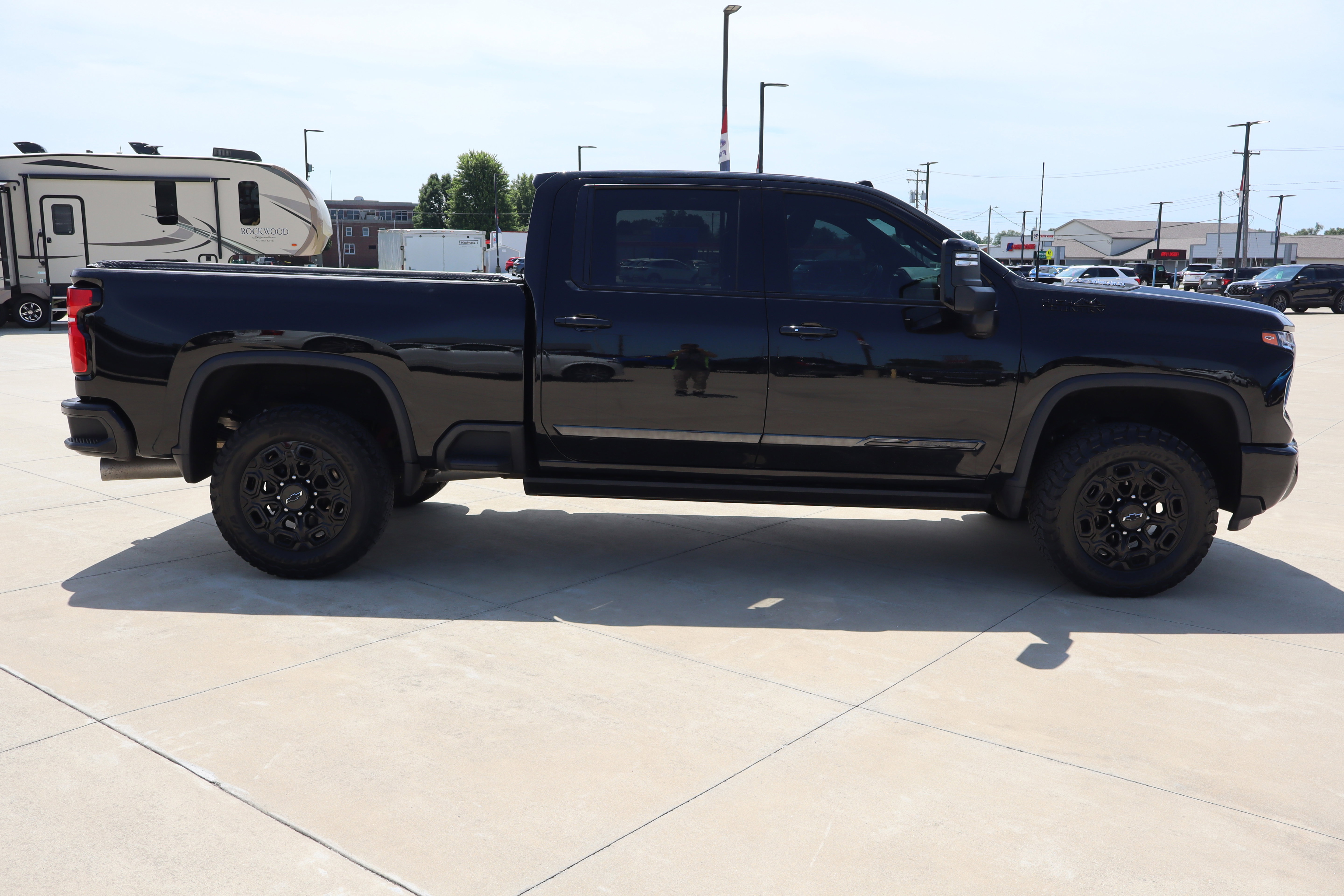 Used 2024 Chevrolet Silverado 3500 High Country w/ High Country Premium Package AWD/4WD image 5