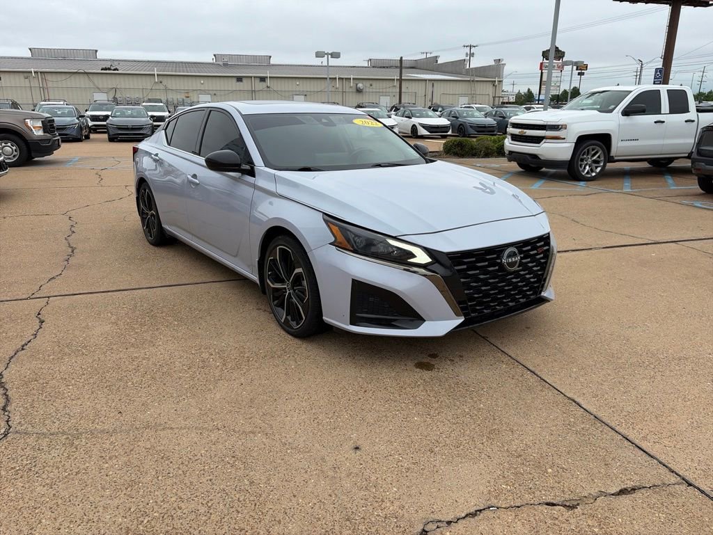 Certified 2023 Nissan Altima 2.5 SR w/ SR Premium Package FWD image 6