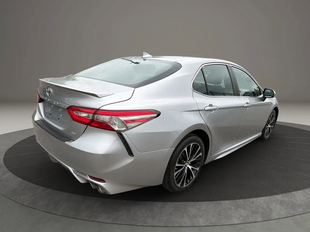 Used 2019 Toyota Camry SE FWD image 5
