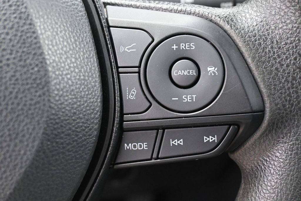 Used 2025 Toyota RAV4 LE AWD/4WD image 17