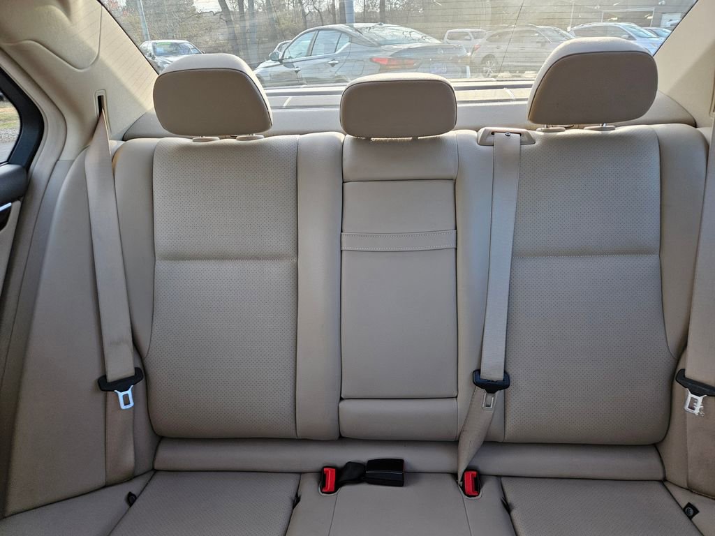 Used 2014 Mercedes-Benz C 300 4MATIC Sedan image 17