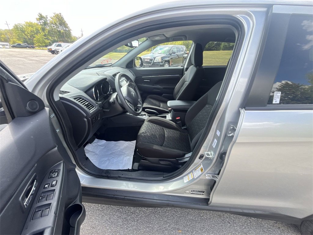 Used 2025 Mitsubishi Outlander Sport ES image 11