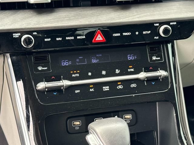 Used 2024 Kia Carnival EX FWD image 21