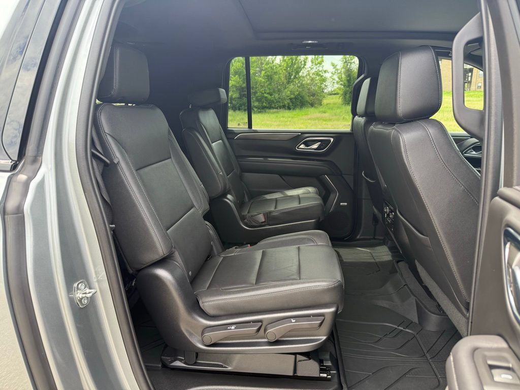 Used 2023 Chevrolet Suburban Z71 AWD/4WD image 16