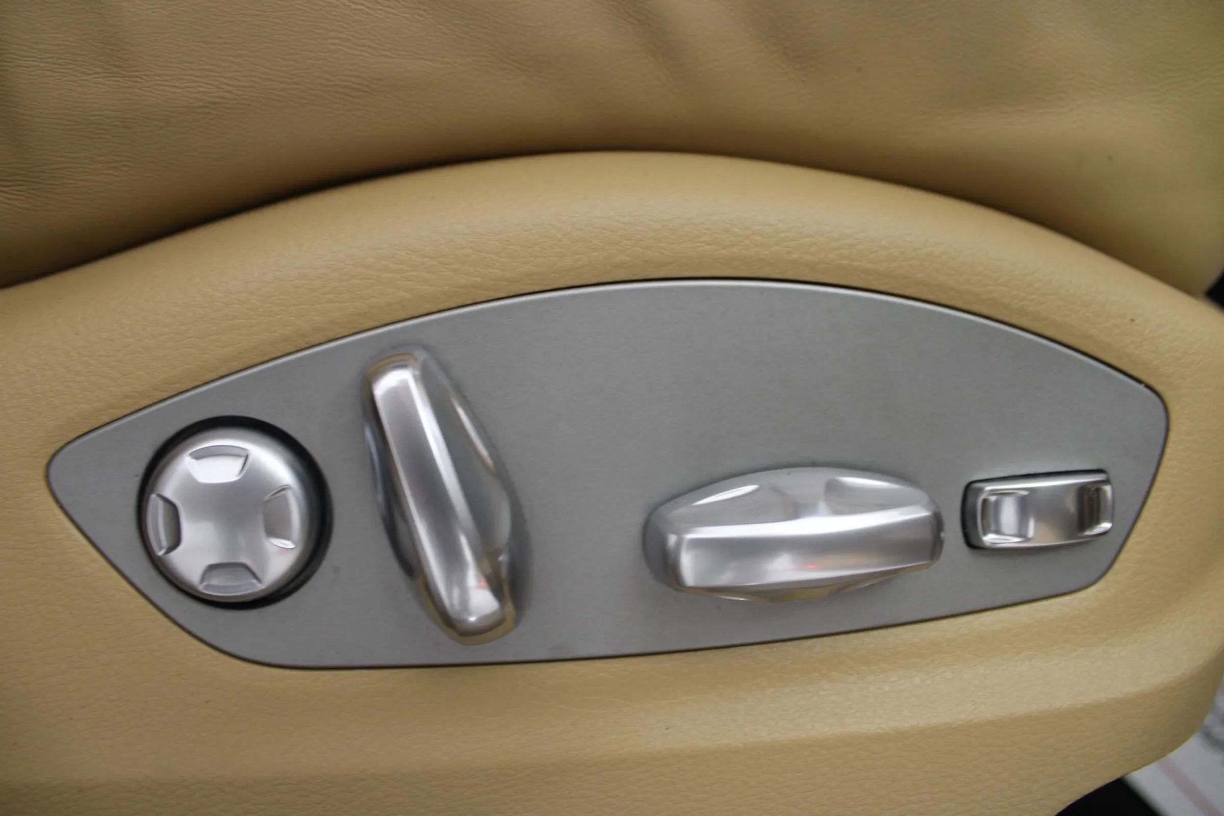 Used 2018 Porsche Macan Sport Edition image 39