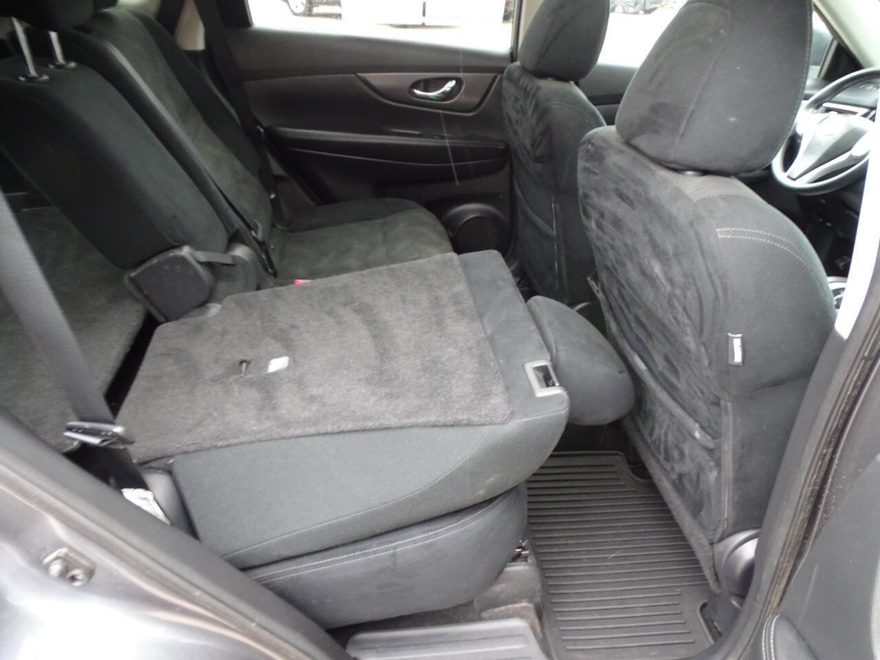 Used 2015 Nissan Rogue FWD w/ SV Moonroof Package image 34