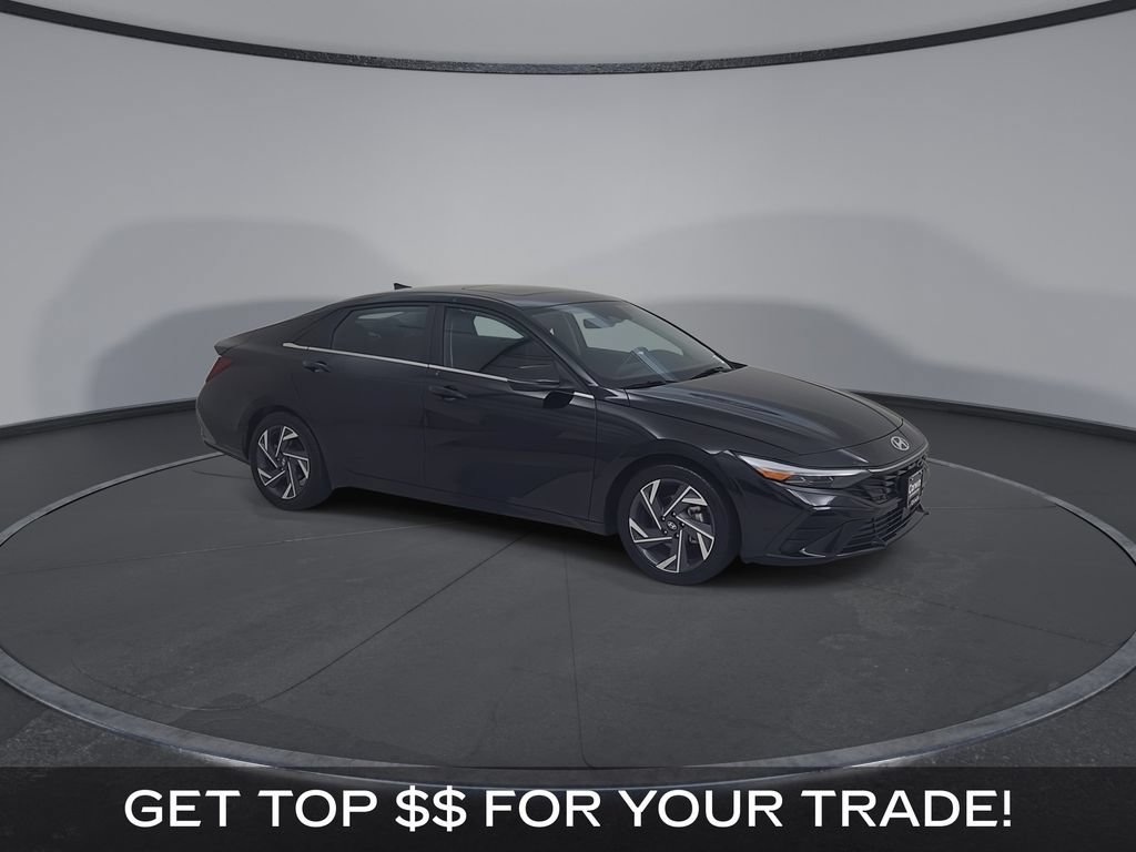 Used 2025 Hyundai Elantra Limited FWD image 2