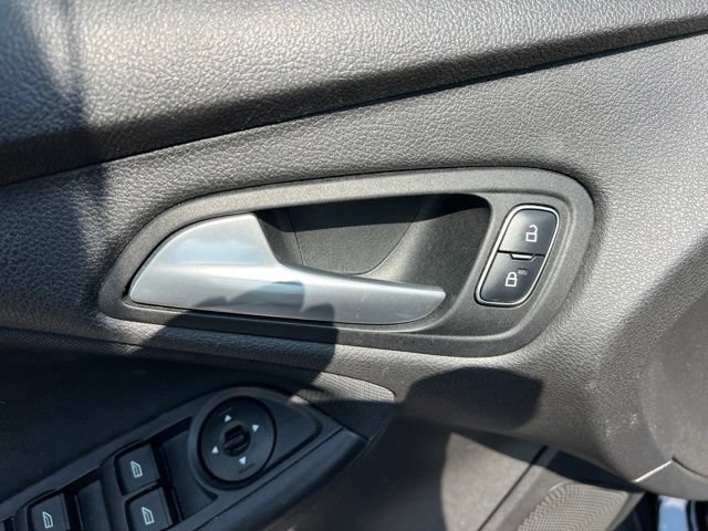 Used 2017 Ford Focus SE FWD image 25
