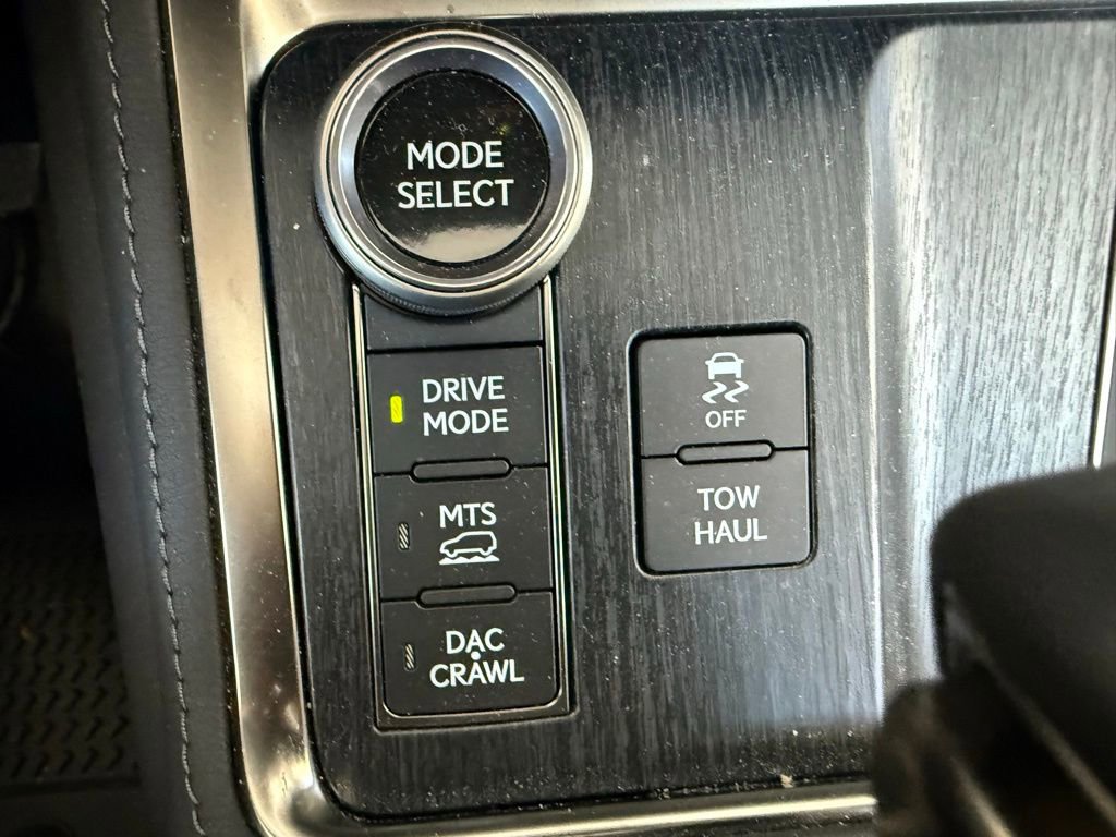 Used 2025 Lexus GX 550 w/ Accessory Package (32) AWD/4WD image 38