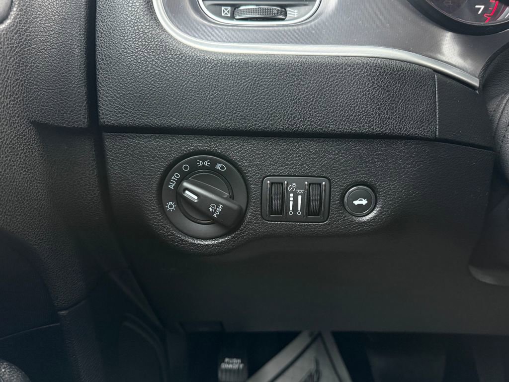 Used 2022 Dodge Charger SXT w/ Cold Weather Package image 25