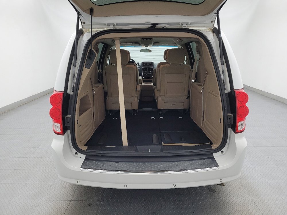 Used 2016 Dodge Grand Caravan SXT w/ Rear Park Assist Package image 29